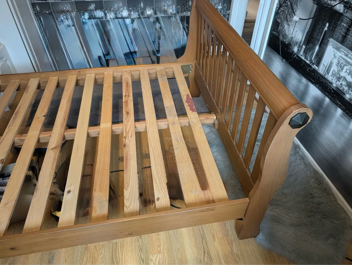 Double Bed & Lockers - Image 4