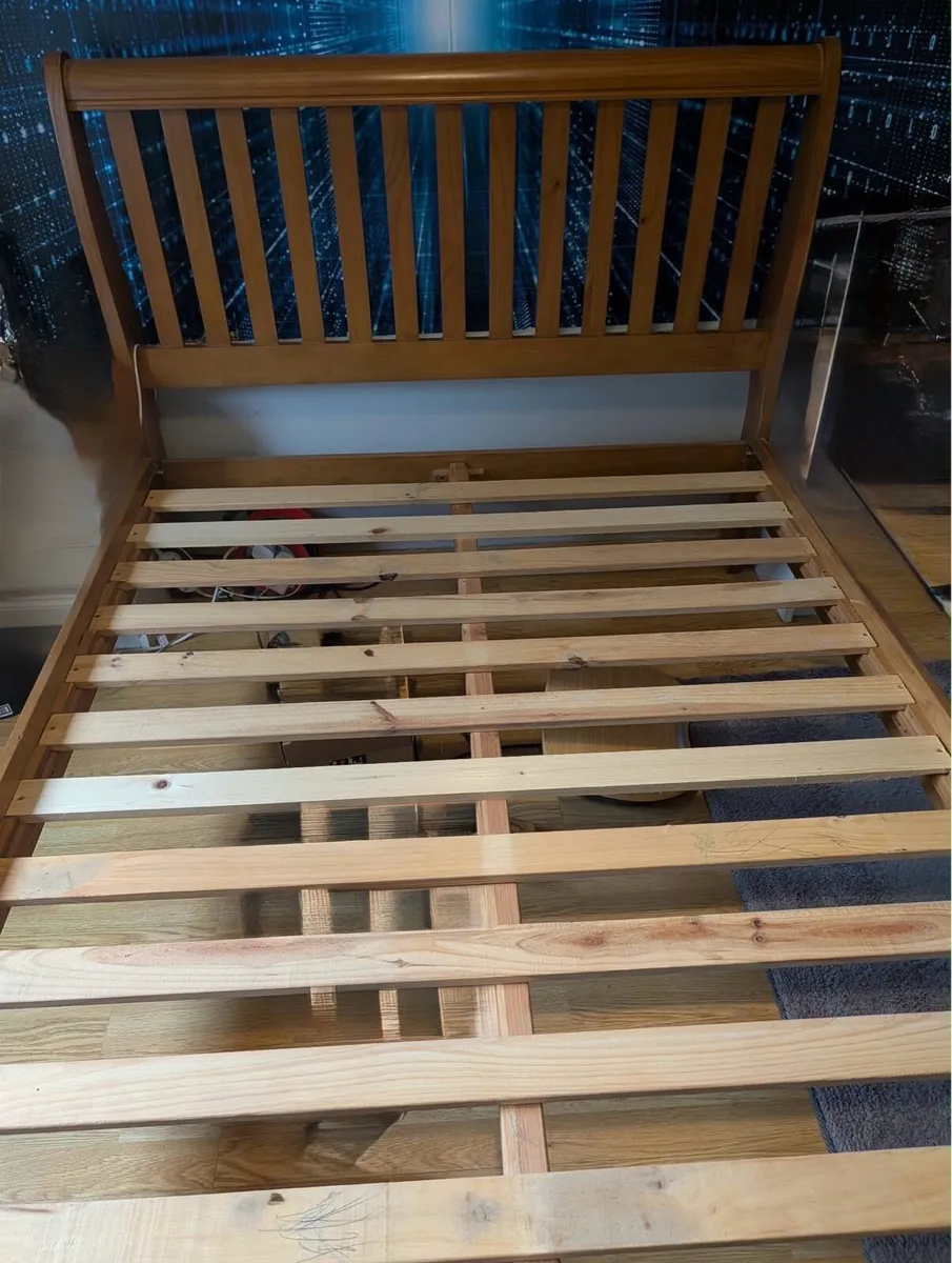 Double Bed & Lockers - Image 3
