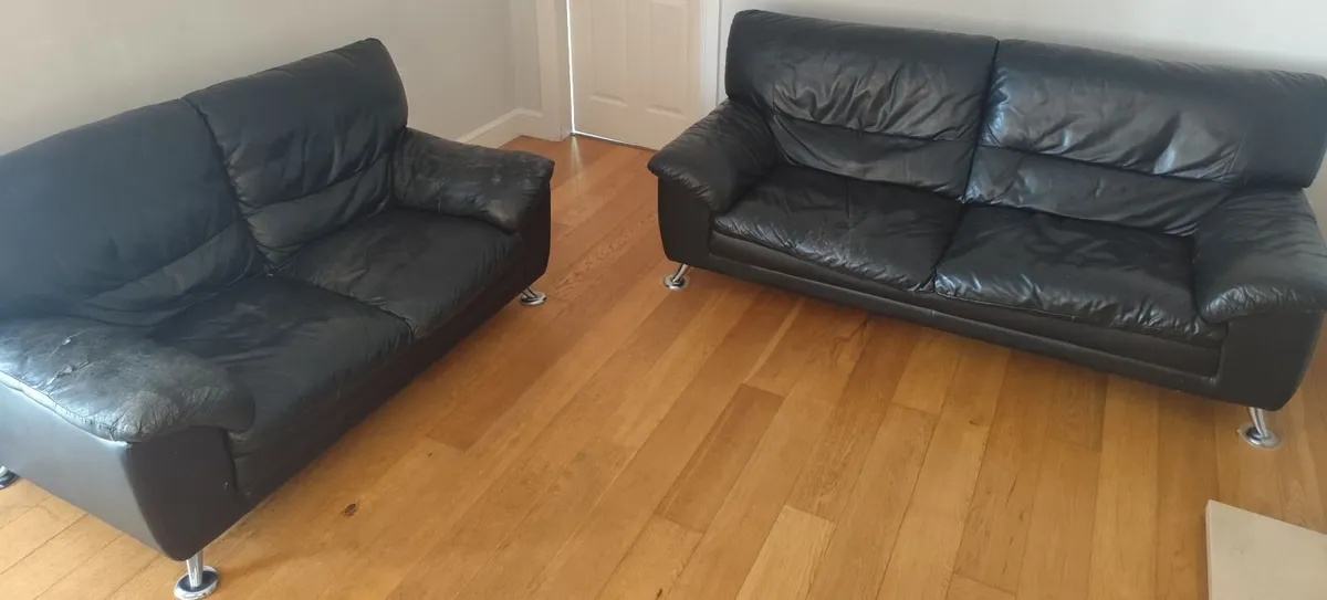 Leather couches - Image 1
