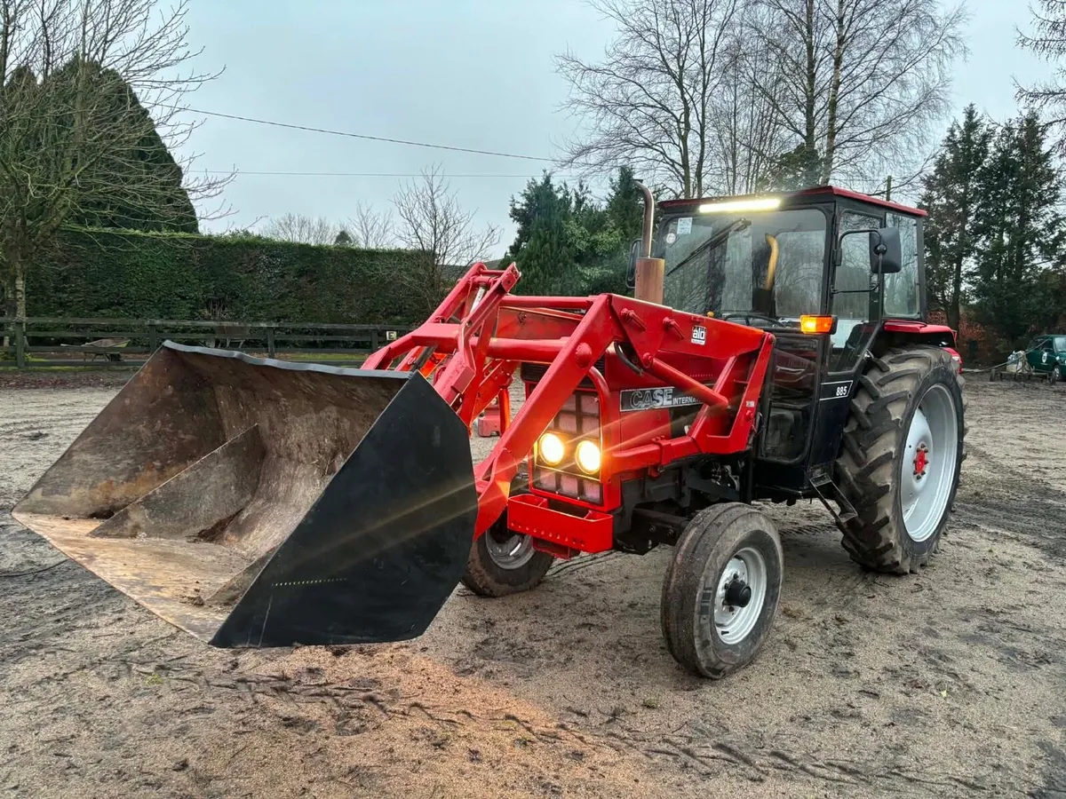 Case international with front loader - Image 3