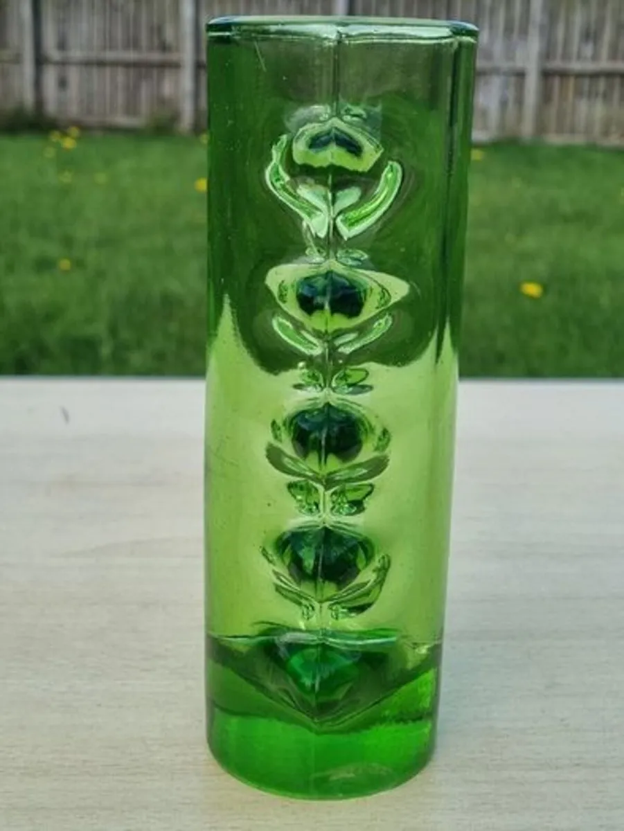 Polish art glass vase "Futura," designed by Dorst - Image 4