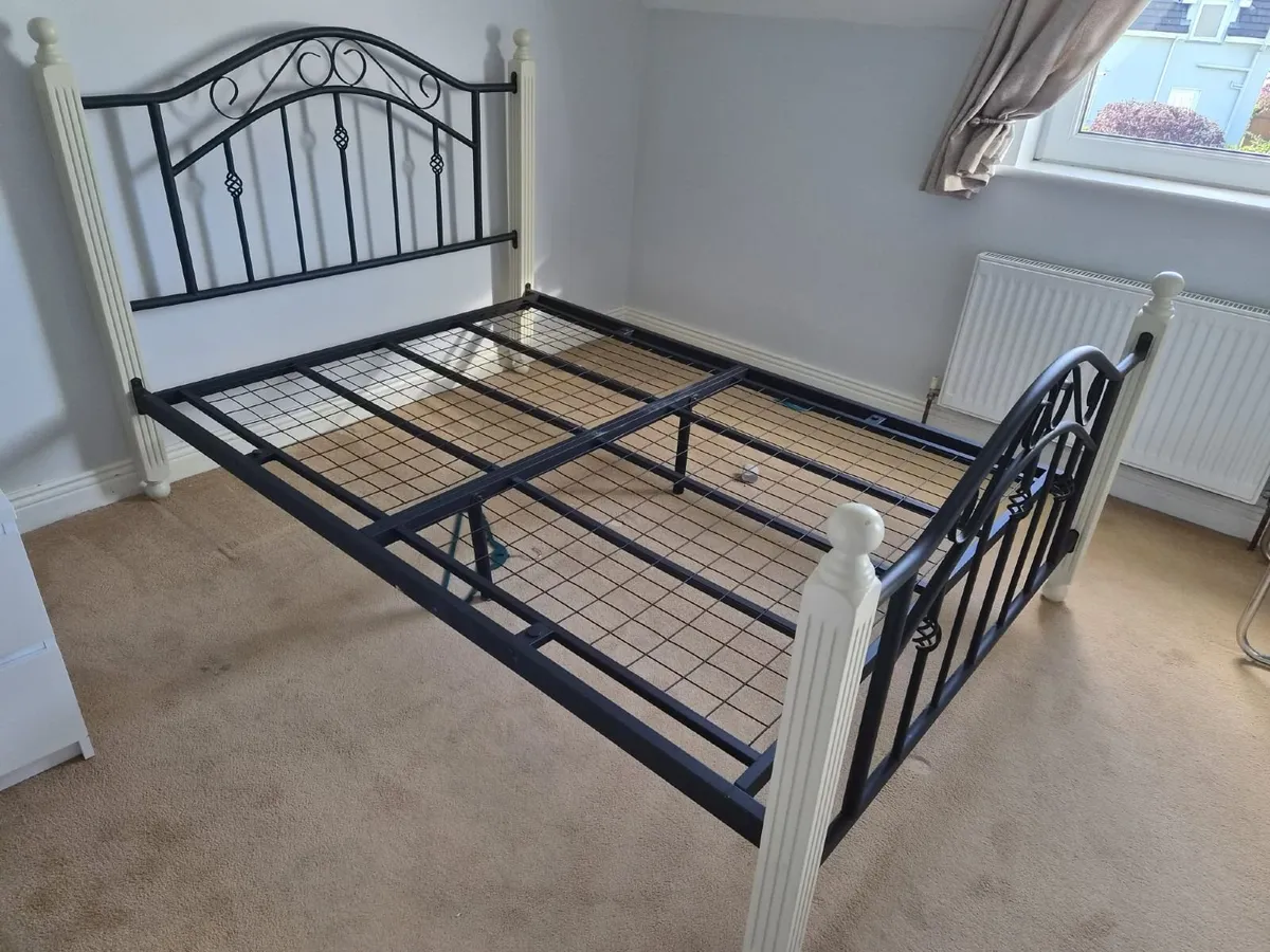 Double Bed x2 - Image 4