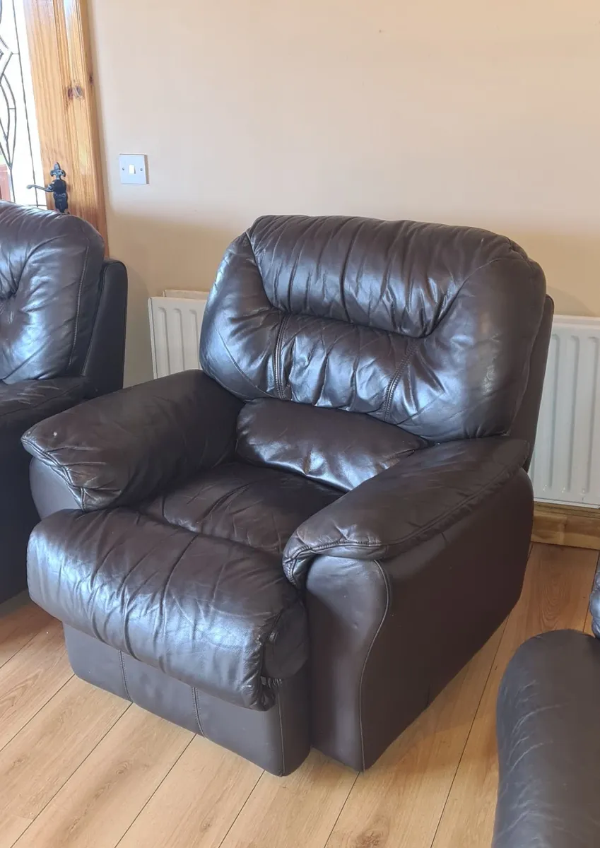 3 Piece Leather Reclining Sofa - Image 3