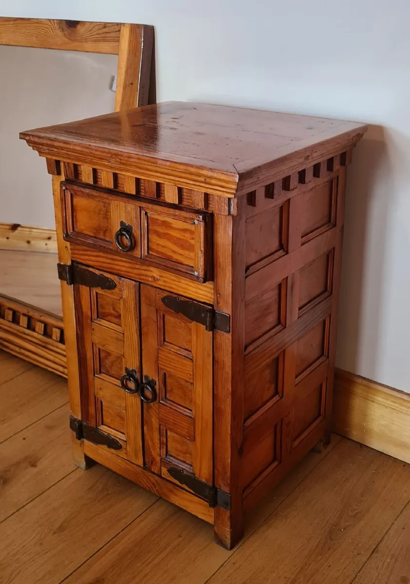 Rustic Bedroom Furniture Set - Image 3