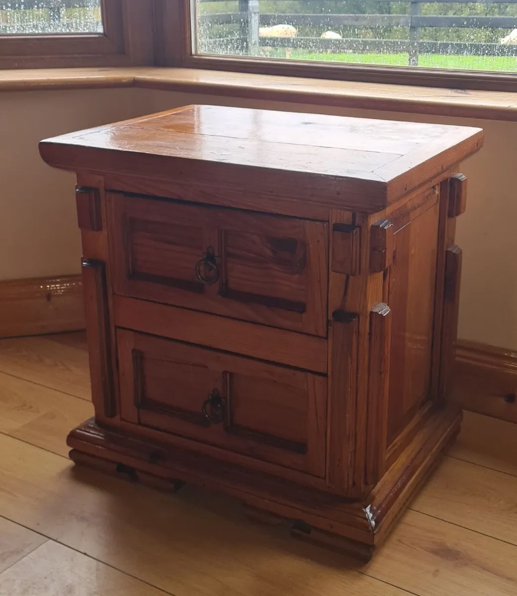 Coffee tables / Bedside lockers - Image 3