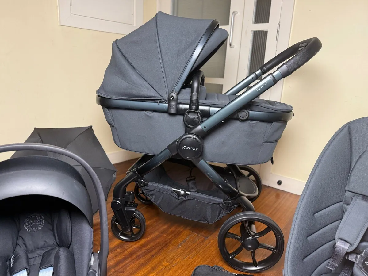 Icandy peach 8 Cybex cloud T carseat isofix base - Image 2
