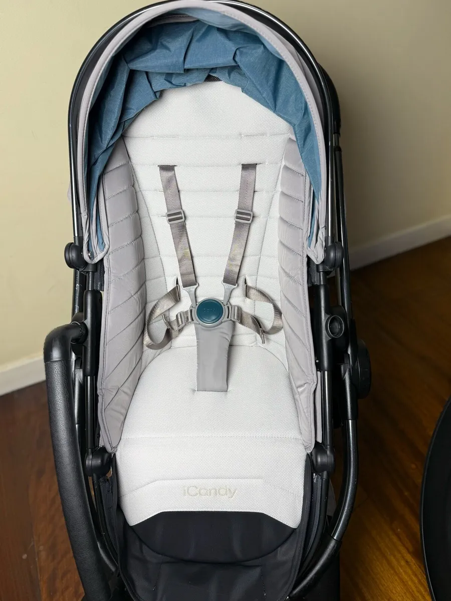 ICandy peach Cybex car seat with isofix base - Image 4