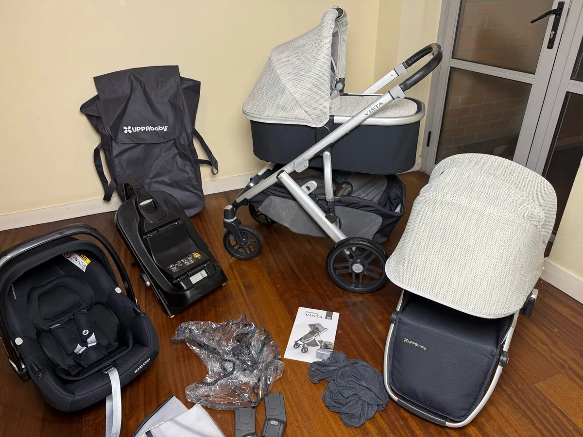 Uppababy Vista V2 with maxi cosi car seat isofix - Image 1