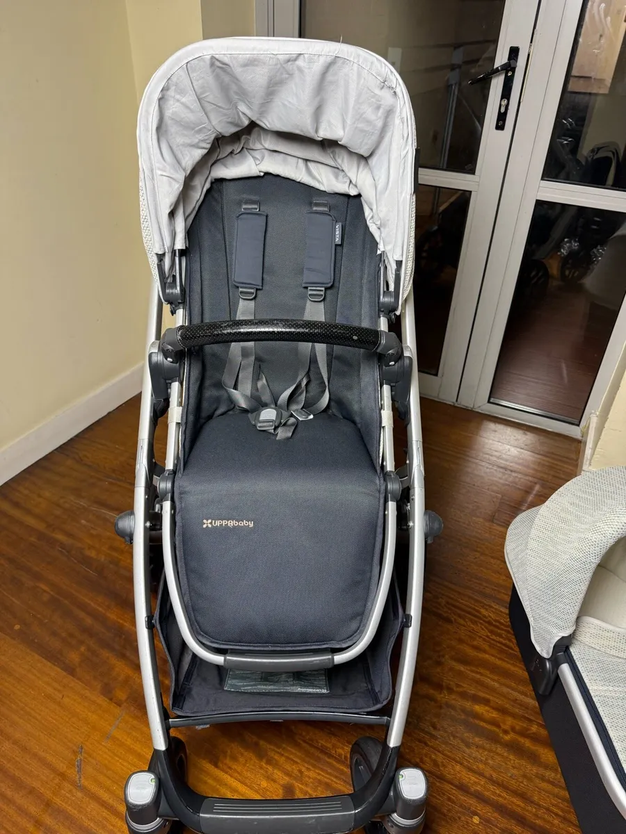 Uppababy Vista V2 with maxi cosi car seat isofix - Image 4