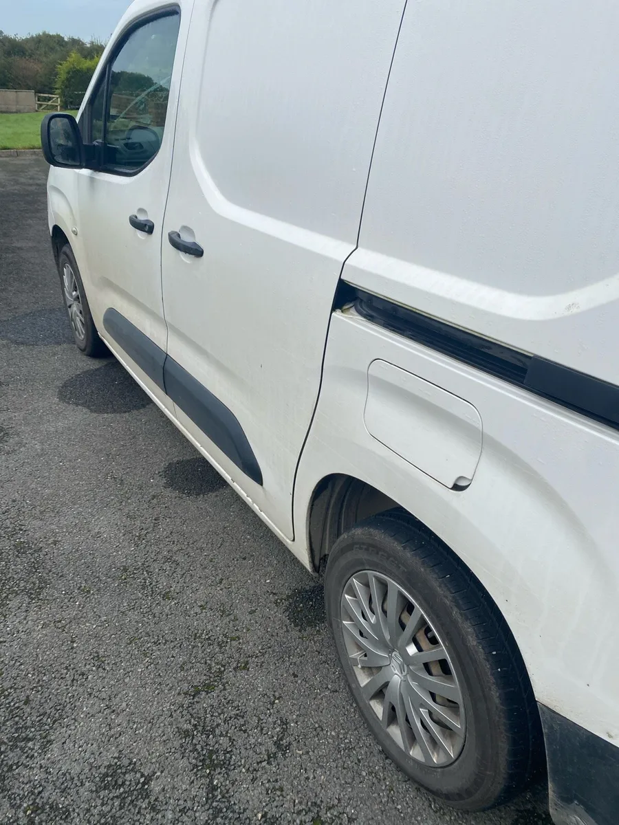Van - Image 3