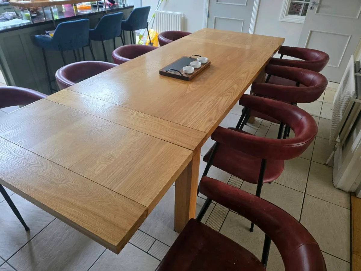 Oak table and chairs - Image 2