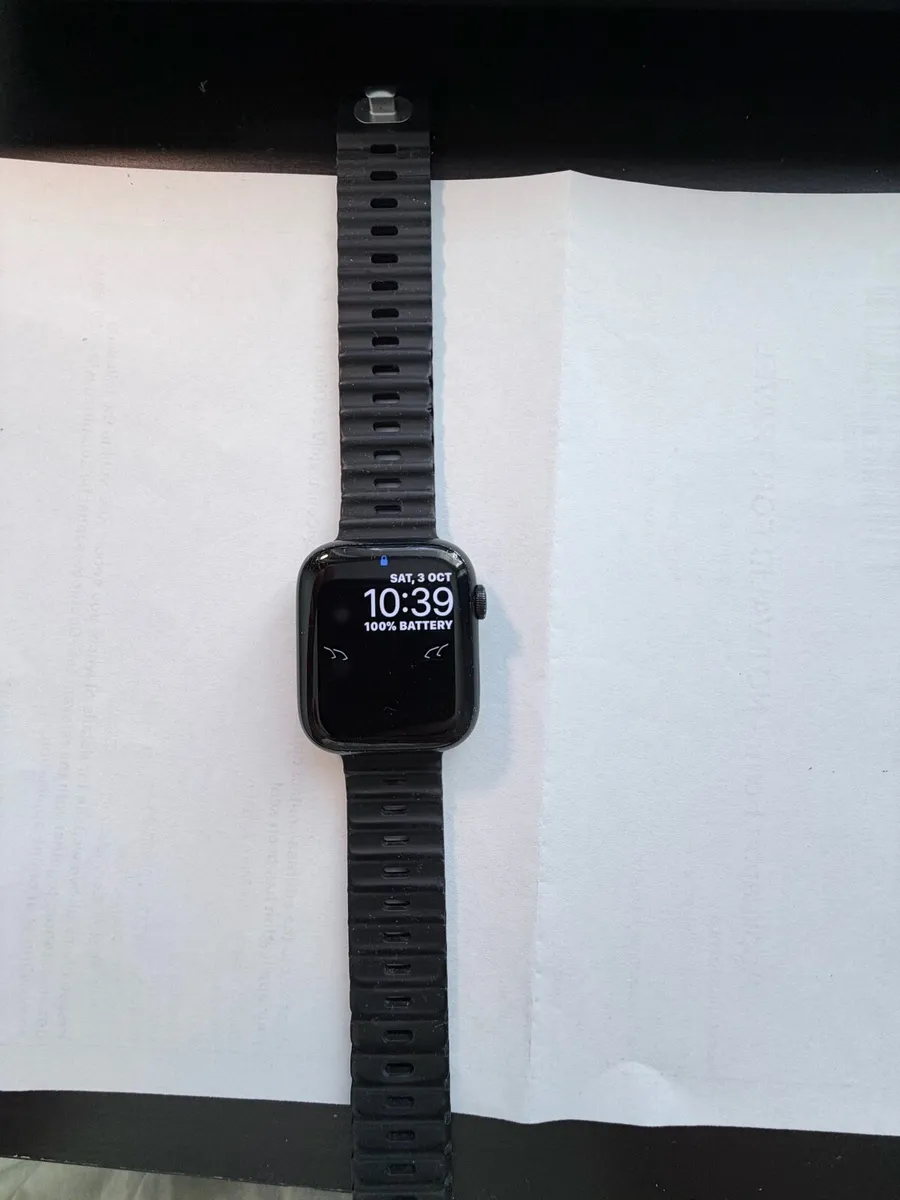 Apple Watch 7 45mm - Image 2