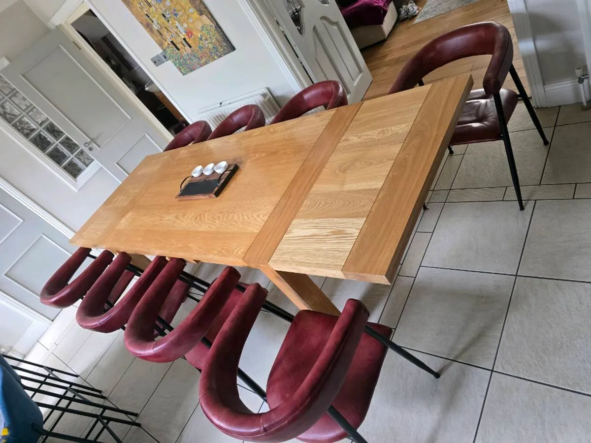 Oak table and chairs - Image 1