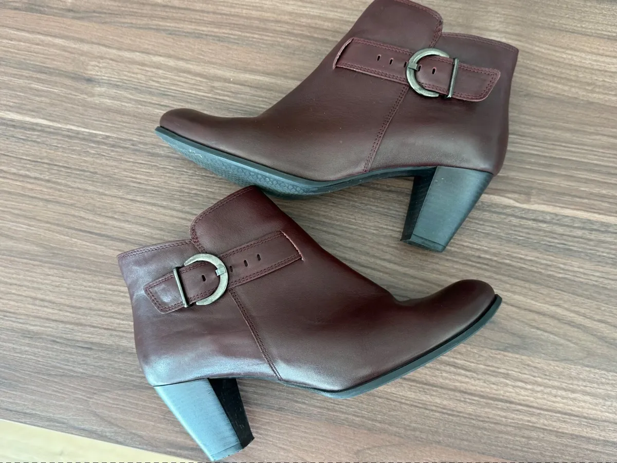 Ladies ankle boots - Image 1