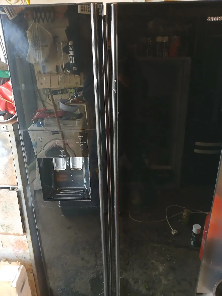 SAMSUNG AMERICAN FRIDGE AND FREEZER - Image 3