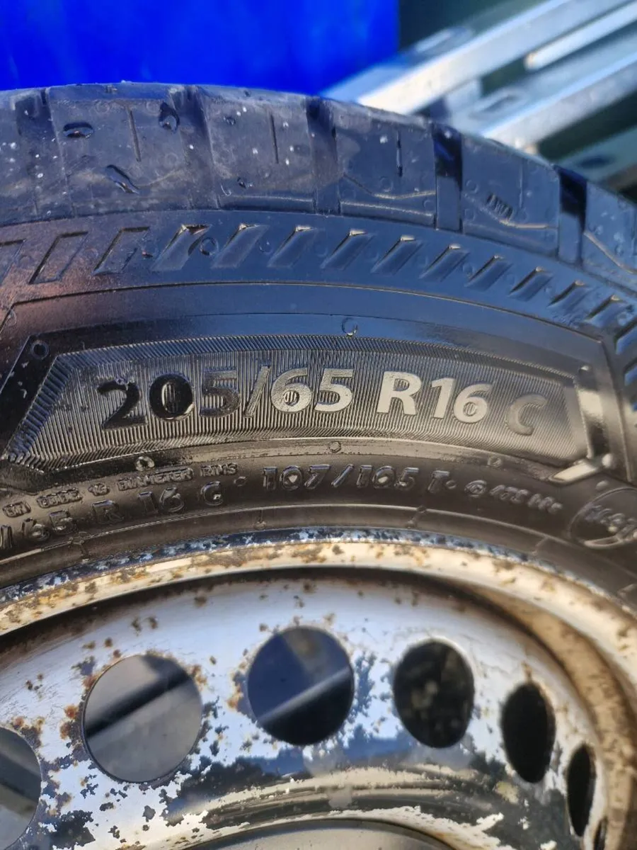 4 vw 16`` wheels & 90% Tyres - Image 4