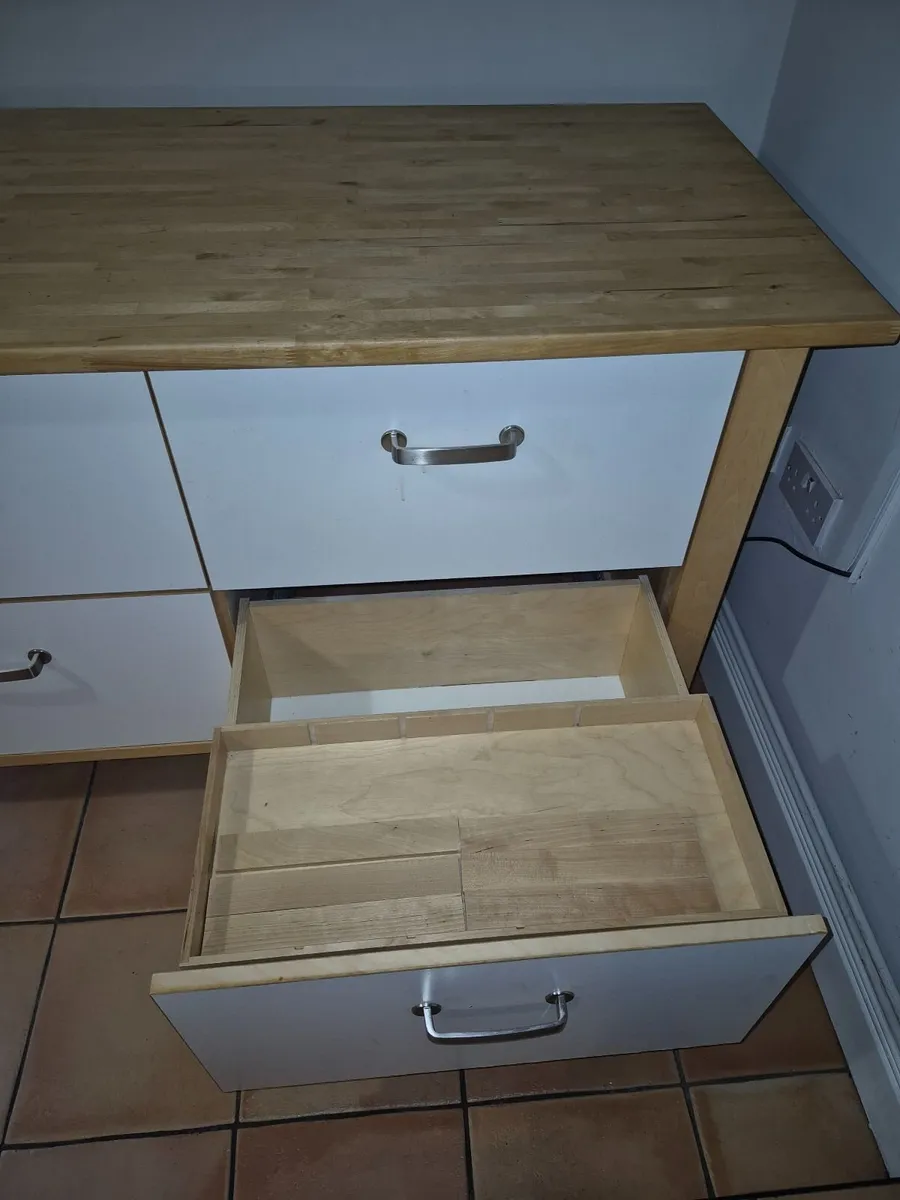 Kitchen unit/island - Image 1