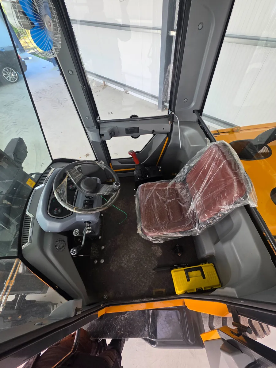 Loading shovel brand new farm handler - Image 3