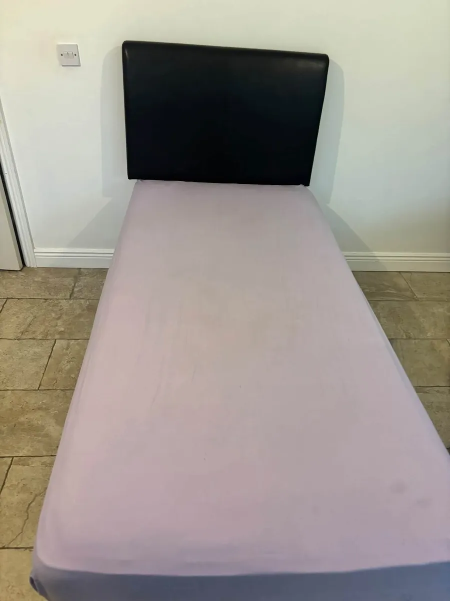 Single beds - Image 2