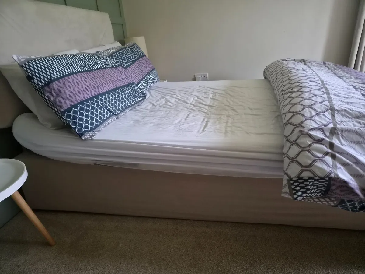 Double divan bed with headboard and covers - Image 4