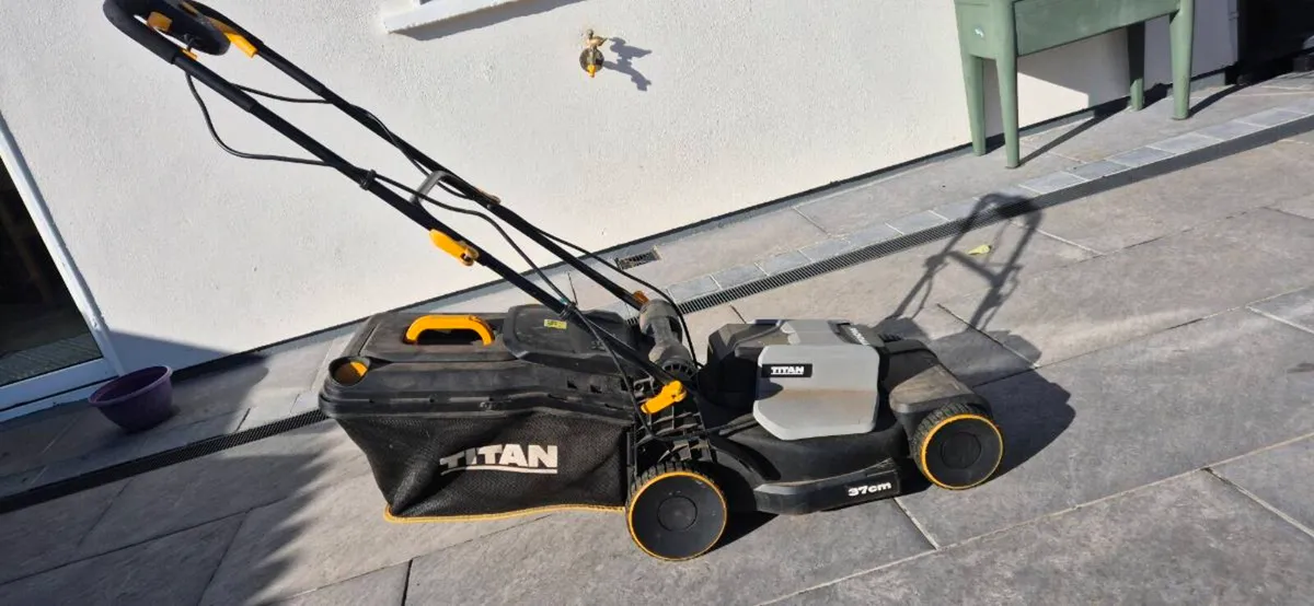 Titan 1700W 37cm Lawnmower Electric - Image 3