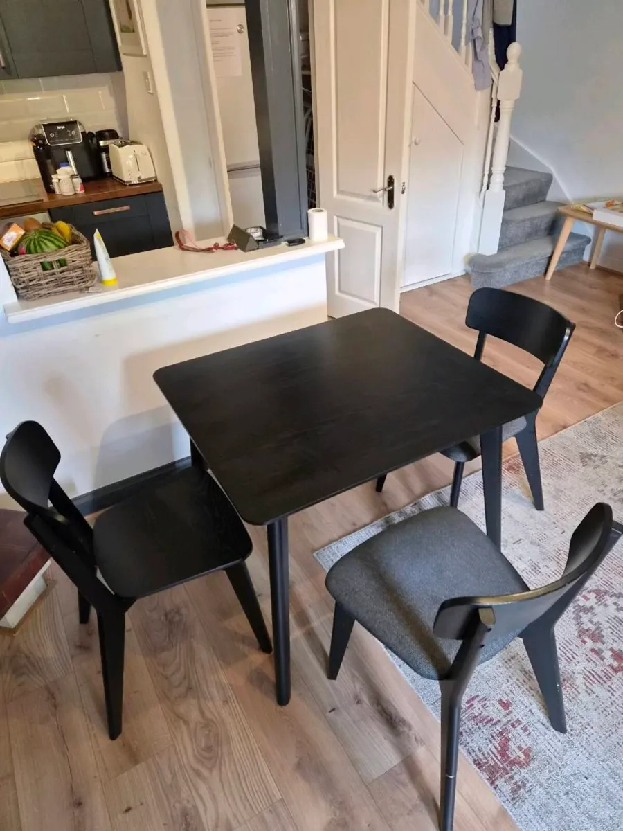 Table & chairs - Image 2