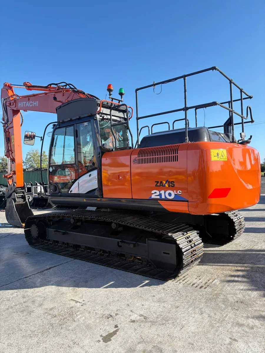 HITACHI ZX210-6 - Image 4