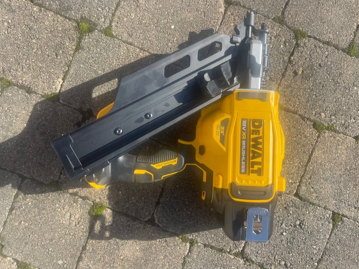 Brand new unused DCN930N Dewalt Nailgun - Image 2