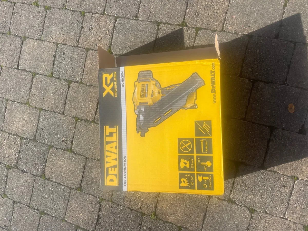 Brand new unused DCN930N Dewalt Nailgun - Image 3