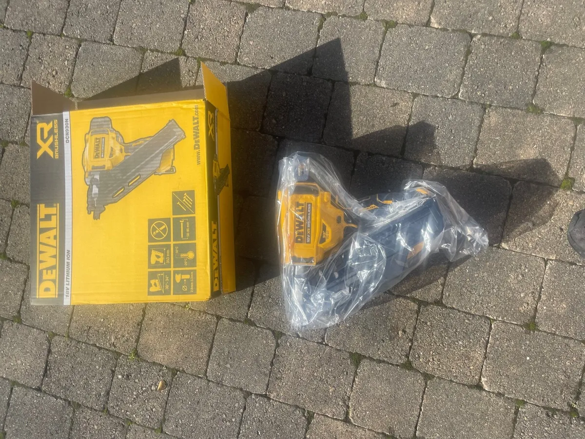 Brand new unused DCN930N Dewalt Nailgun - Image 4