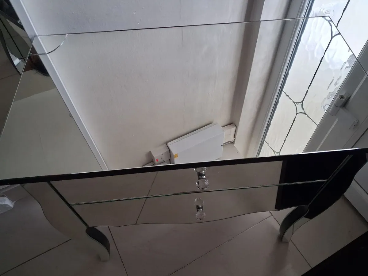 Mirrored table - Image 1
