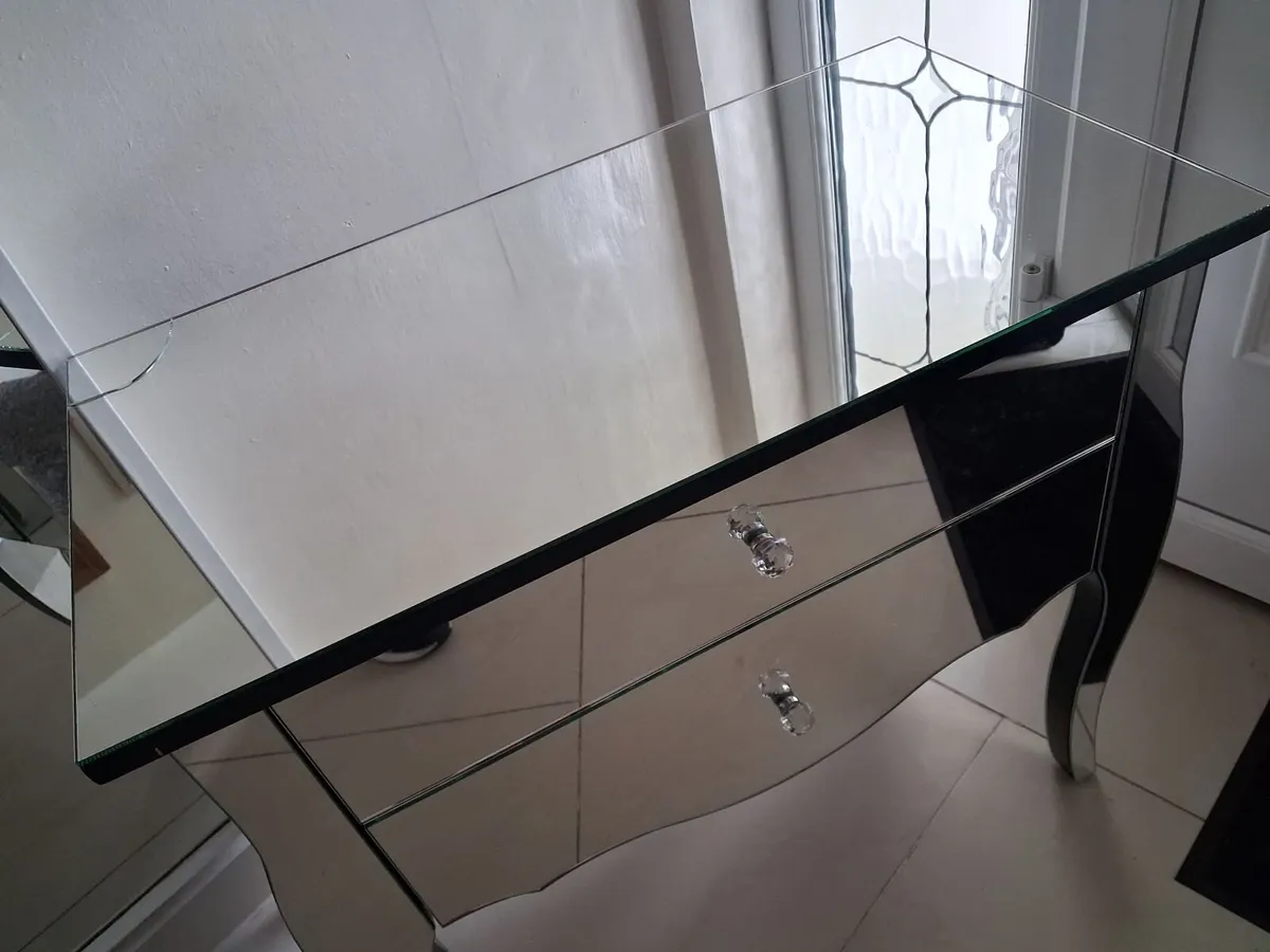 Mirrored table - Image 3