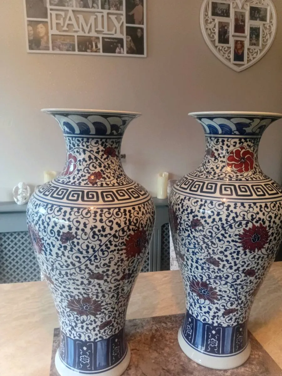 Vases - Image 1