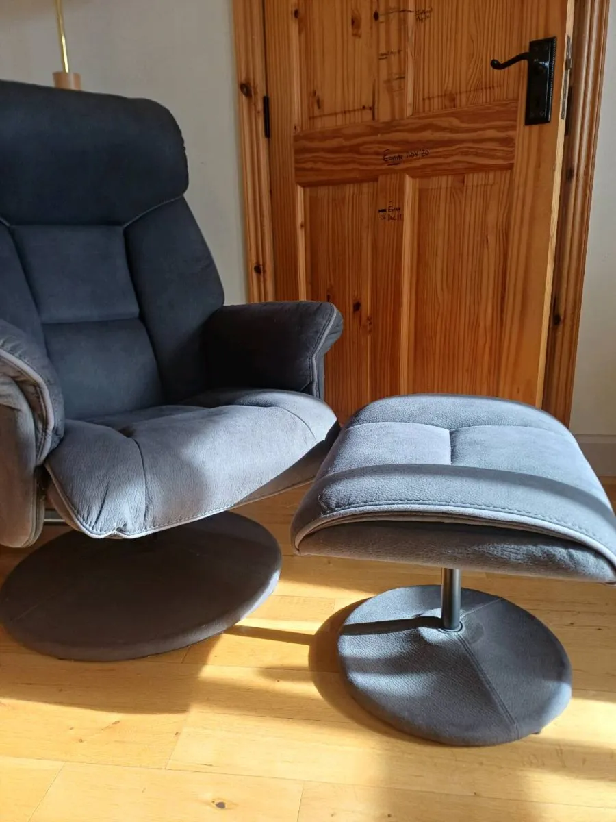 2 Arm Chairs with footstools - Image 1