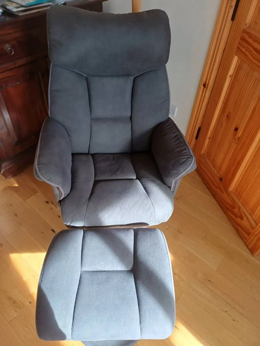 2 Arm Chairs with footstools - Image 2