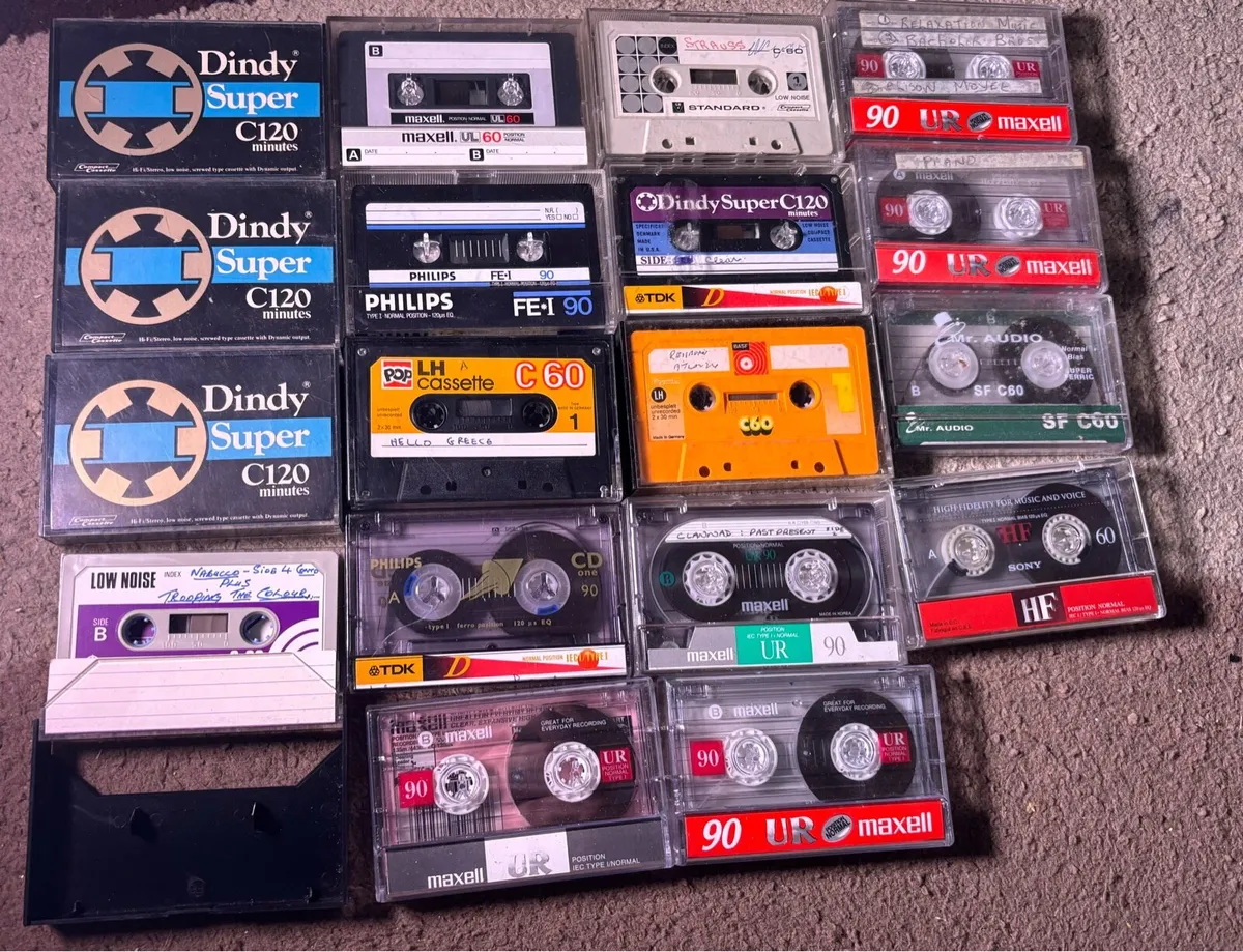 Various recordable Audio cassettes in cases - Image 1