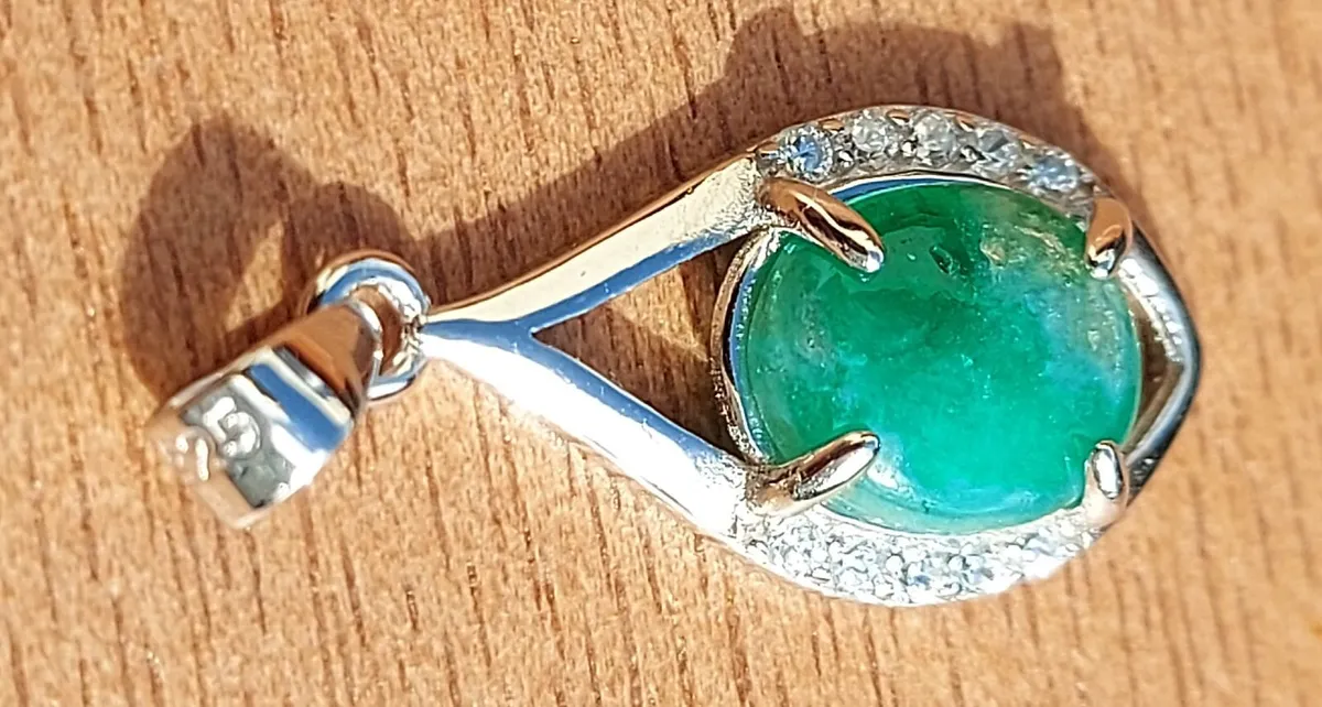 Emerald natural 1ct S925 Silver Pendant rhodium pl - Image 3