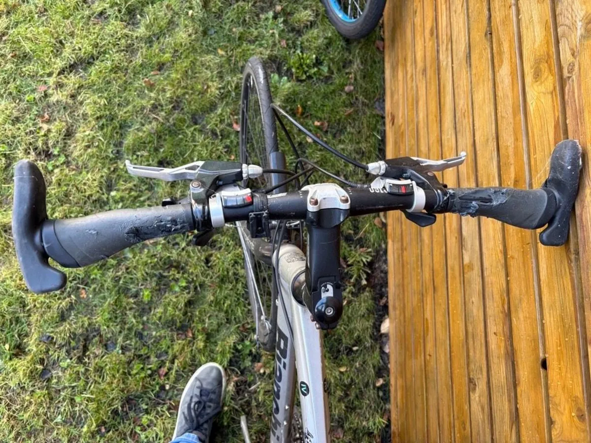 Bianchi Camaleonte Sport Hybrid Bike - Image 2