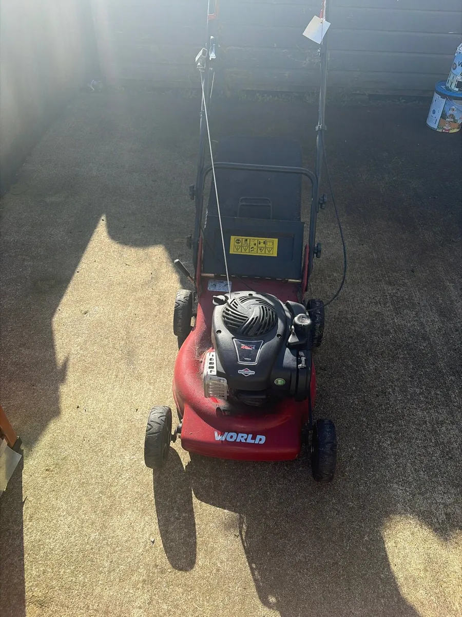 Briggs and Stratton 450E lawnmower - Image 1