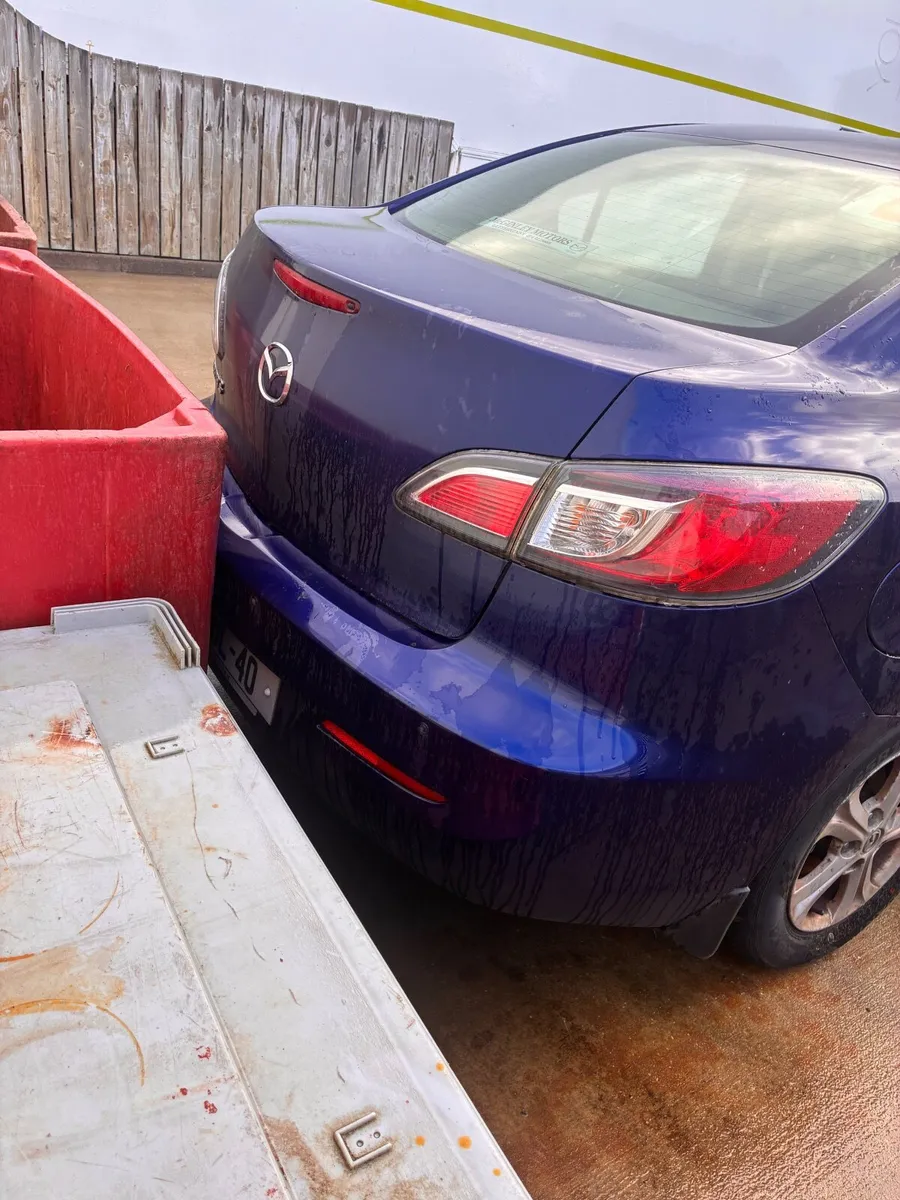 ***READ DESCRIPTION- Mazda3 2013 - Image 1