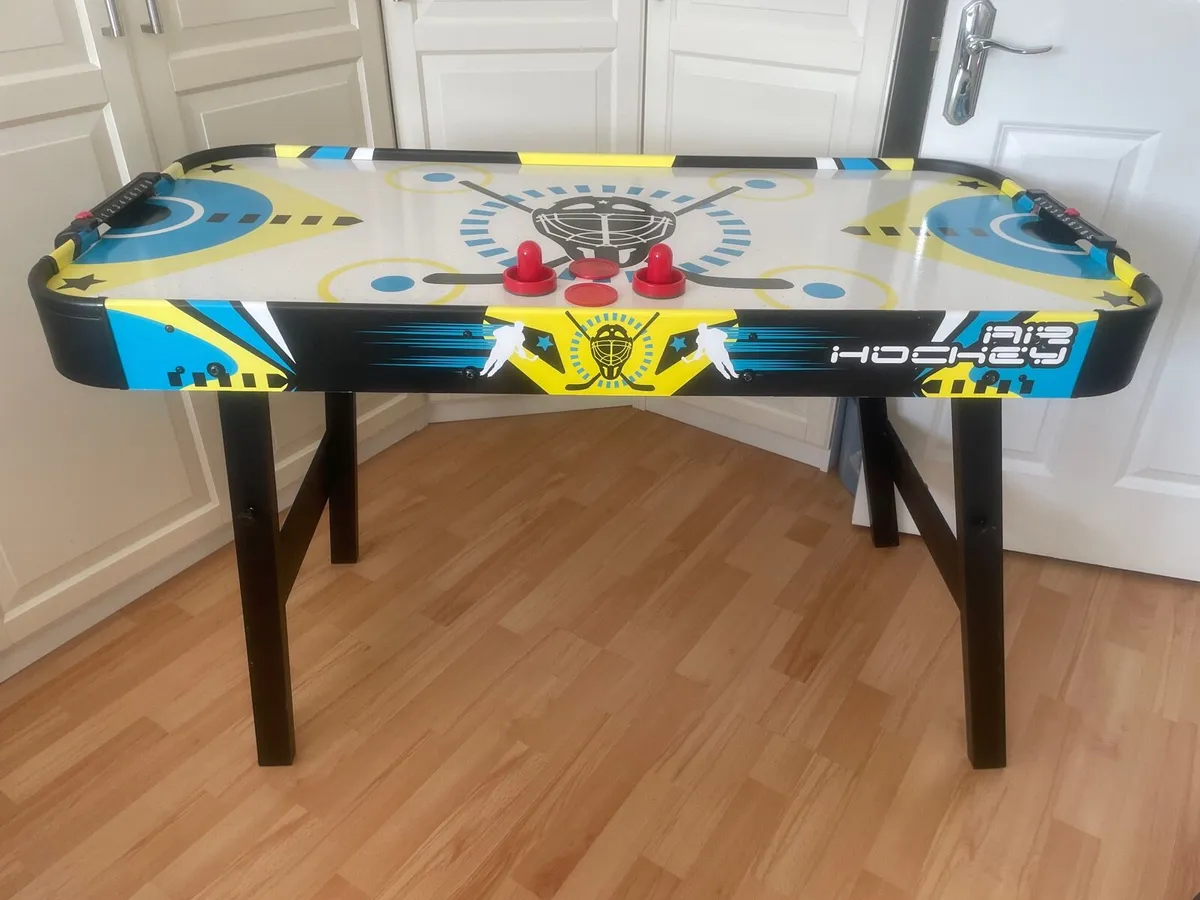 Kids air hockey table - Image 1