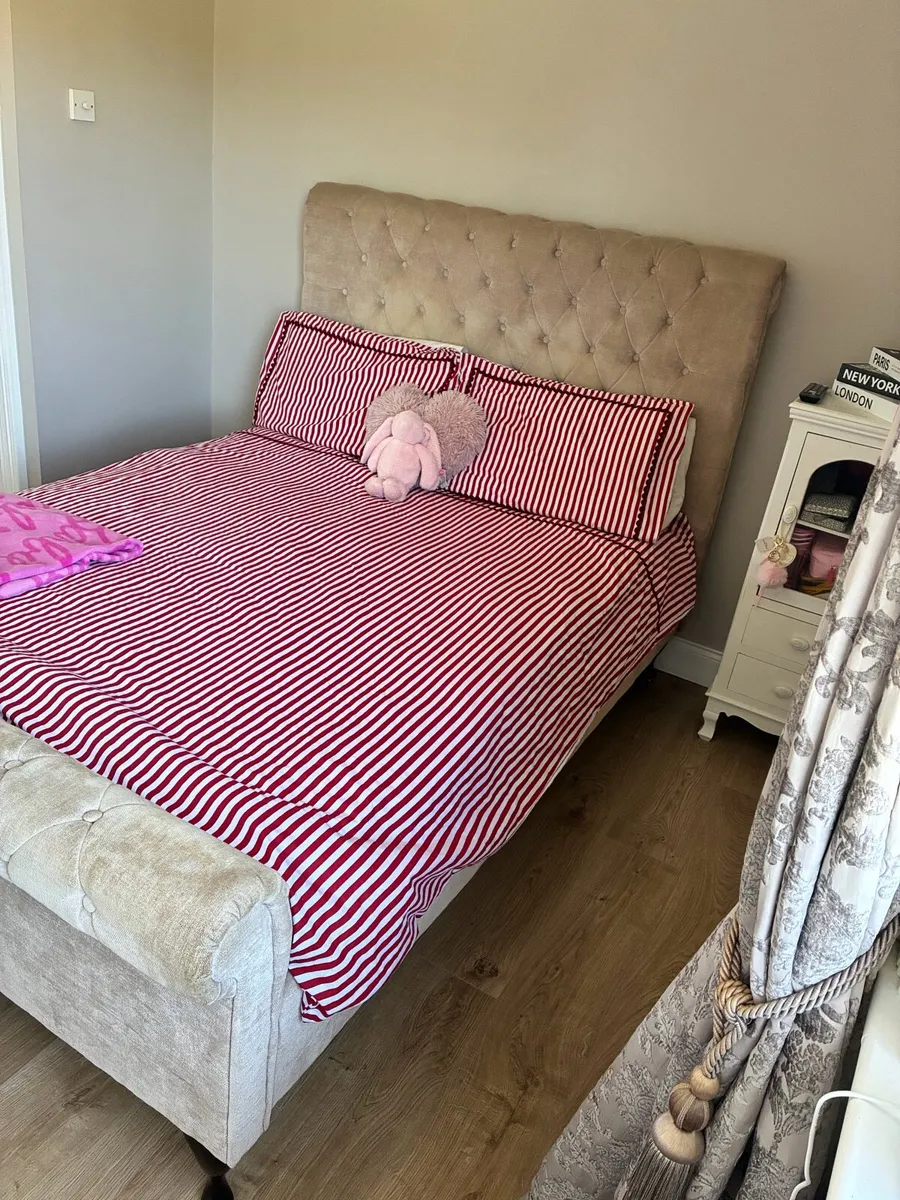 Double sleigh bed with mattress - Image 3