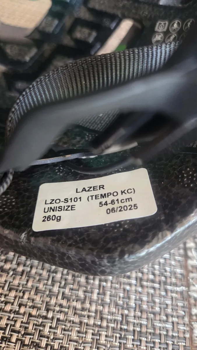 Lazer cycling helmet NEW - Image 4