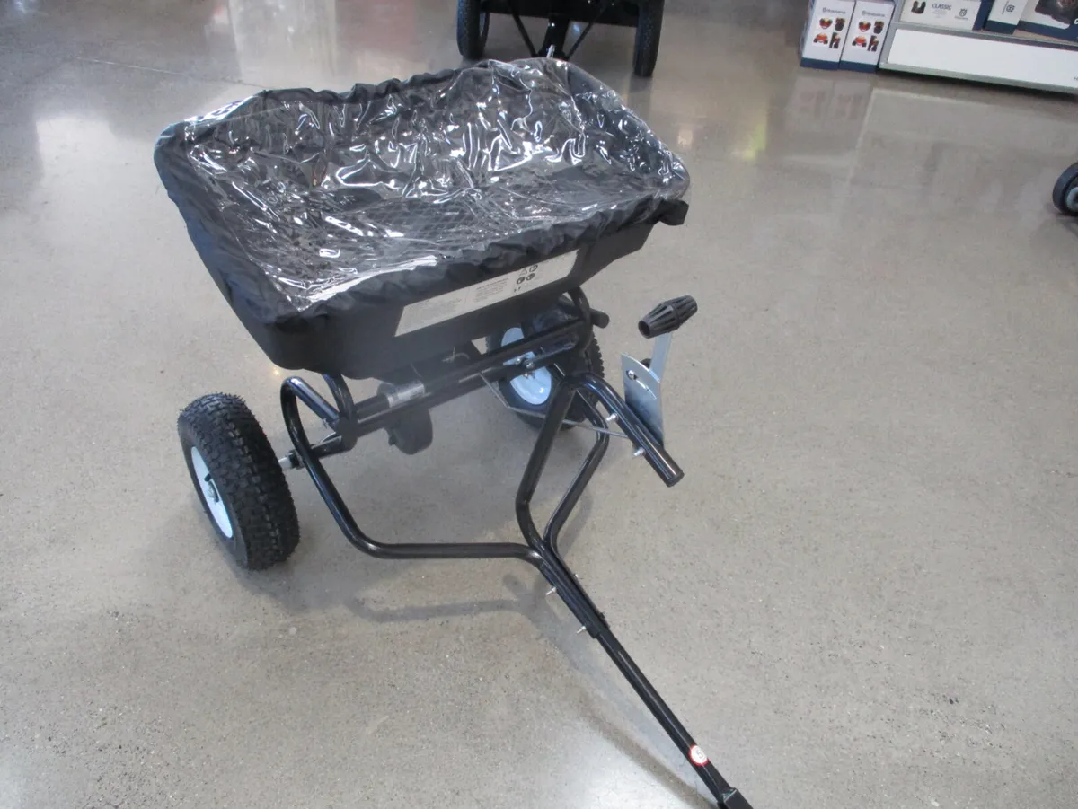 Lawn mower trailer spreader sprayers - Image 3