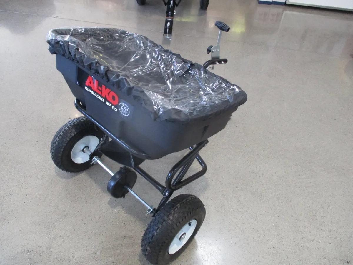 Lawn mower trailer spreader sprayers - Image 4