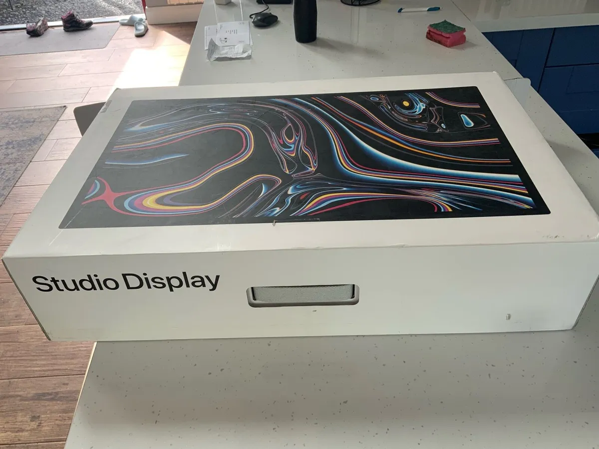 Apple Studio Display 27 Inch 5K  - In original Box - Image 2