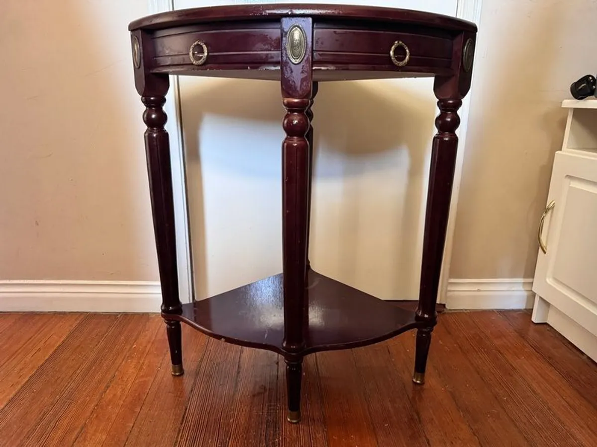 Mahogany Corner Lamp Table with 2 Drawers & Brass Details - Image 2