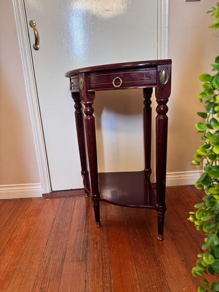 Mahogany Corner Lamp Table with 2 Drawers & Brass Details - Image 4
