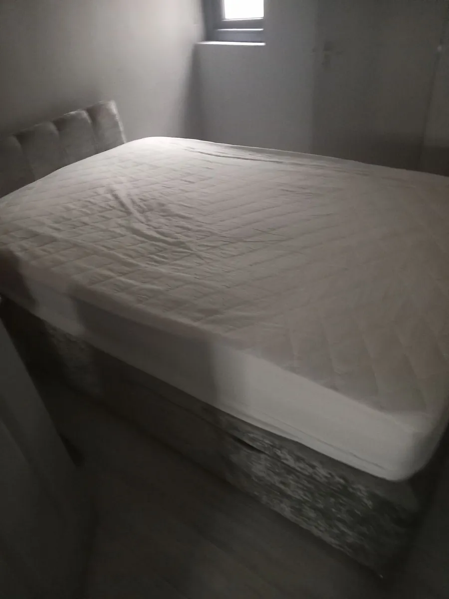 Bed and mattress - Image 1