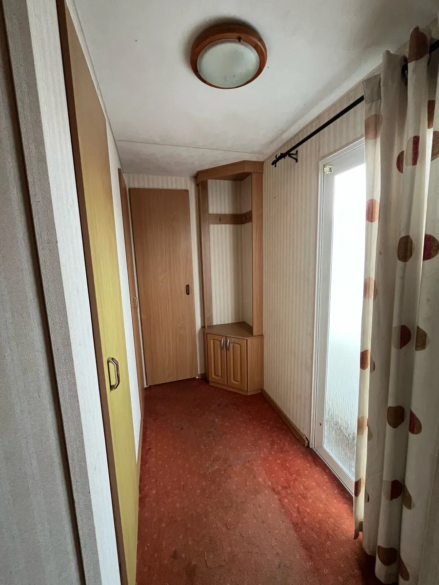 Mobile Home Caravan - Image 1